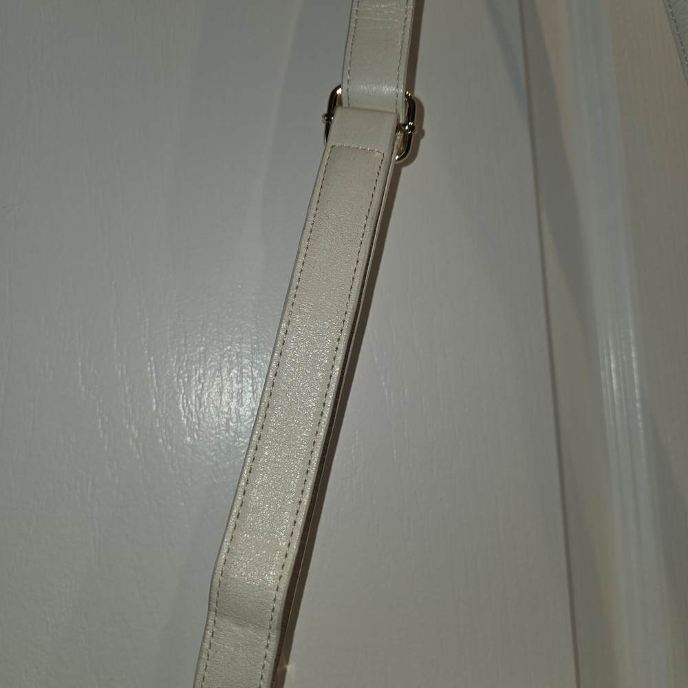 Elegant Cream Shoulder Bag - Picture 4 of 8